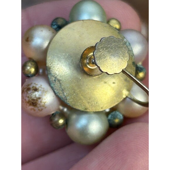 Vintage Faux Pearls Beaded Cluster Screw-on Earrings READ - Picture 6 of 7